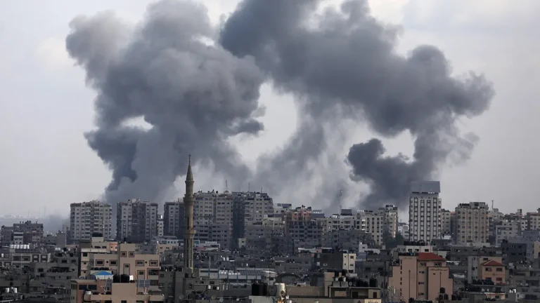 Israeli Airstrikes Target Gaza Police Checkpoints, Resulting in Multiple Fatalities