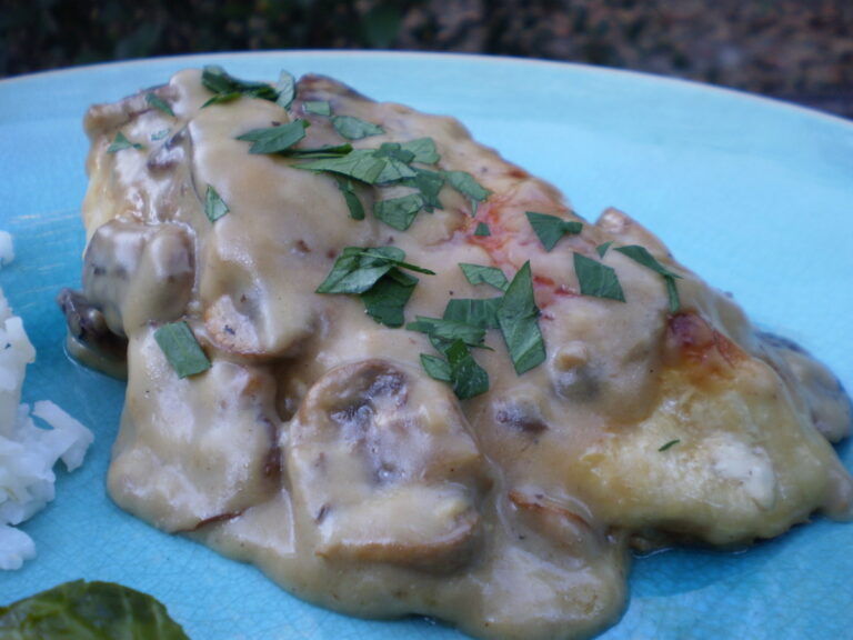 Quick and Hearty Chicken and Mushroom Soup with Spinach