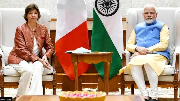 French Foreign Minister Calls for Major Concessions from Iran to Resolve Ongoing Crisis