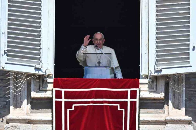 Pope Condemns Violence Against Protesters in Iran and Advocates for Peace