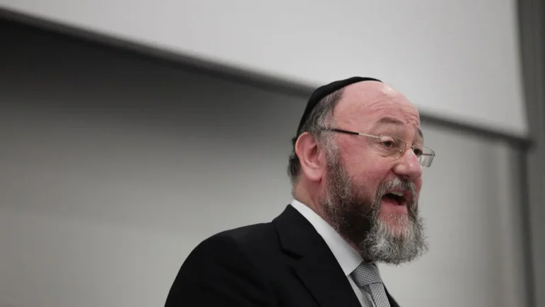 UK Chief Rabbi Warns of Escalating Violence Against Jewish Community