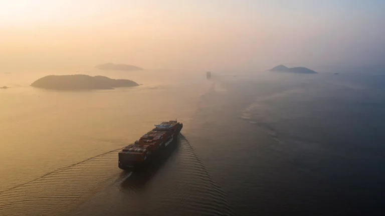 Most Shipping Traffic in the Strait of Hormuz Remains Stagnant Despite US Commitment