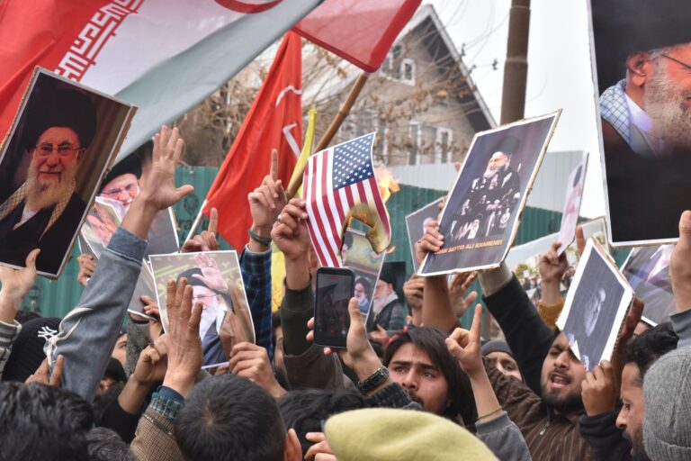 Iran’s Military Leaders Amplify Anti-US Rhetoric Amid Ongoing Negotiations