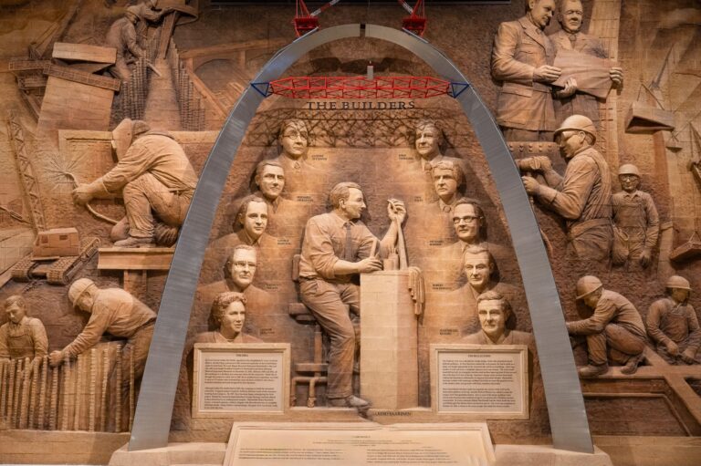 Trump the Builder Carves His Legacy in Stone as Pressures Mount