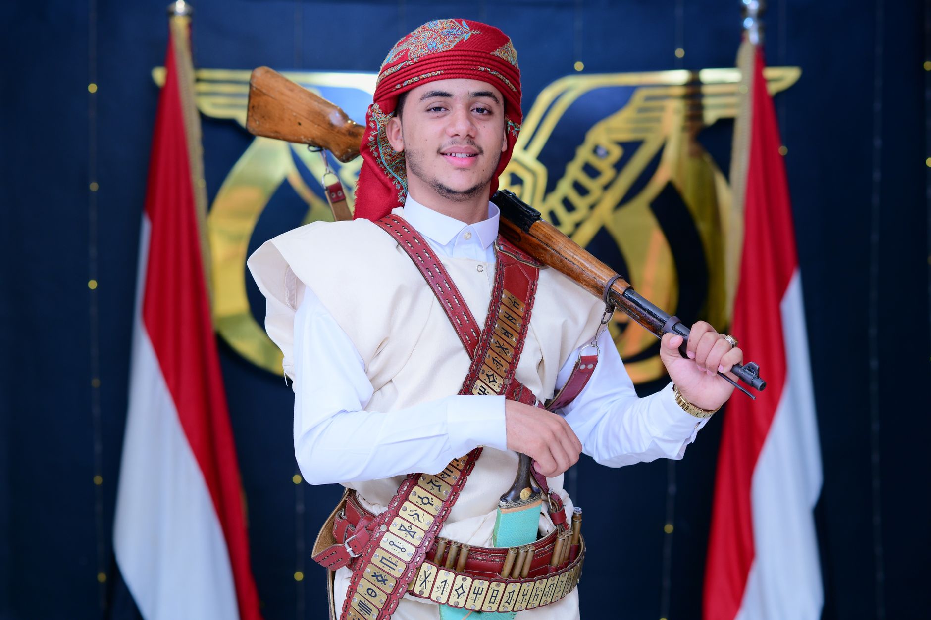 Alarmed Yemenis Flee South as Houthis Maintain Offensive