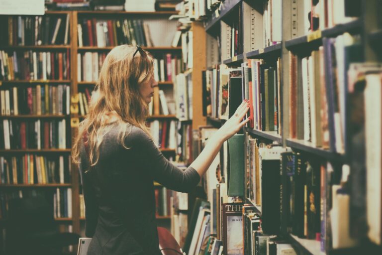 Love to Read? Your Book Habit May Lower Alzheimer’s Risk by 33%