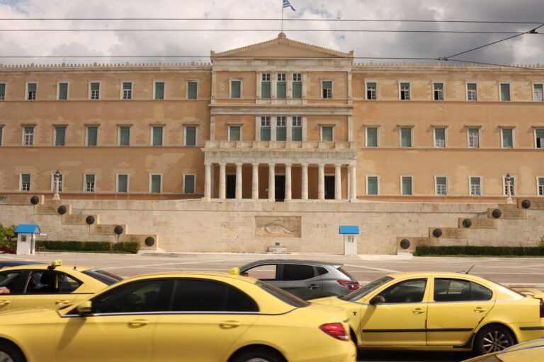 Greek Parliament Lifts Immunity of Former Commissioner in Qatargate Investigation