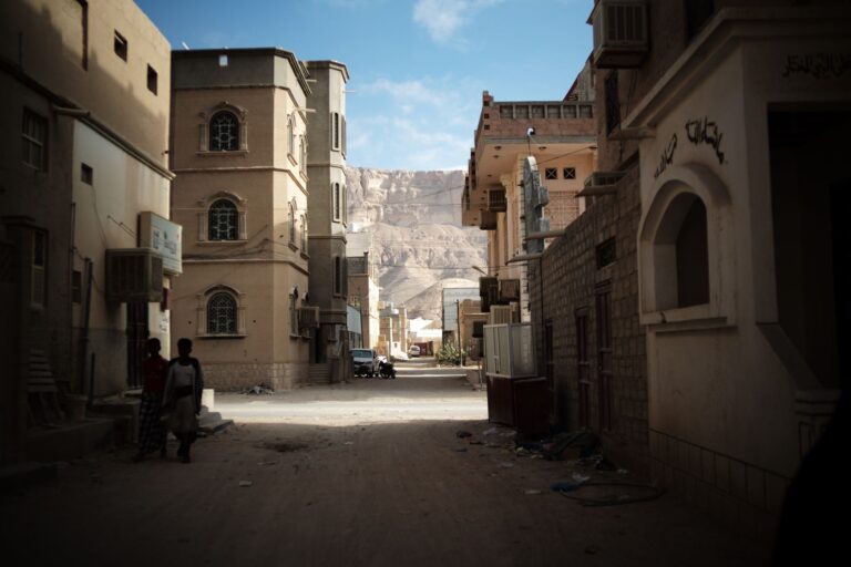 Houthis Advance in Yemen Highlands Amidst Reports of Canceled US Strikes