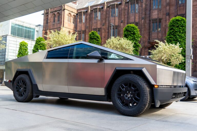 Tesla’s Big Electric Truck Faces an Even Bigger Infrastructure Challenge