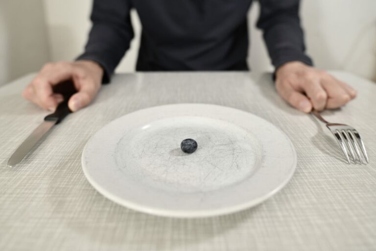 8-Hour Time-Restricted Eating Window May Lead to Greater Weight Loss