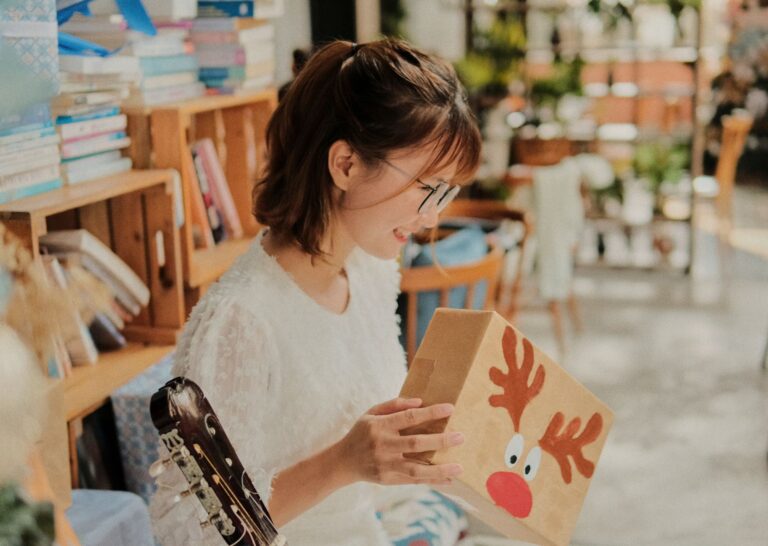 The Ultimate Gift Guide for Book Lovers: E-Readers, Accessories, and Collectible Sets