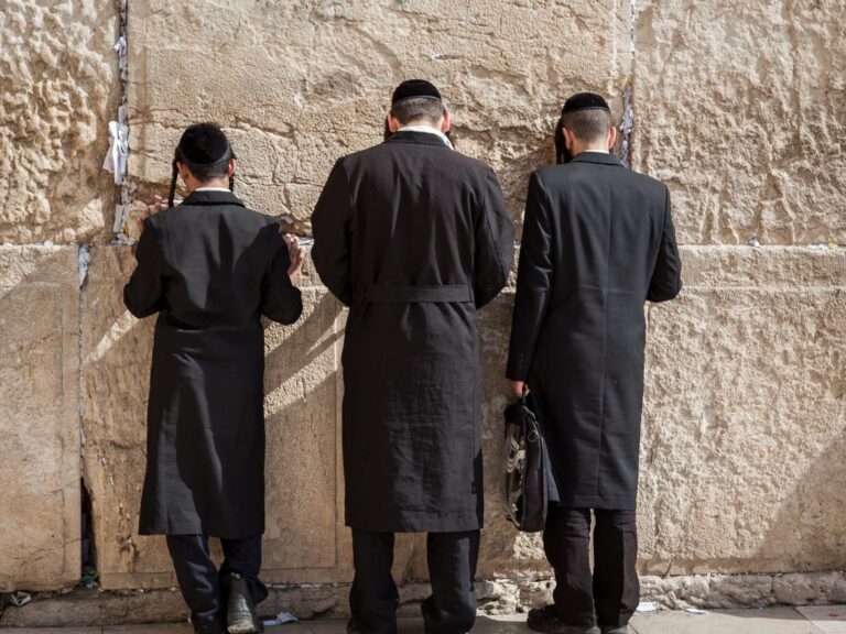 Israeli Settlers Assault AFP Photographer Amid West Bank Tensions