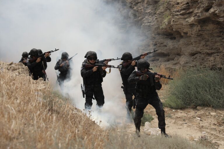 Yemeni Forces Showcase Tactics in Ongoing Conflict with Houthis