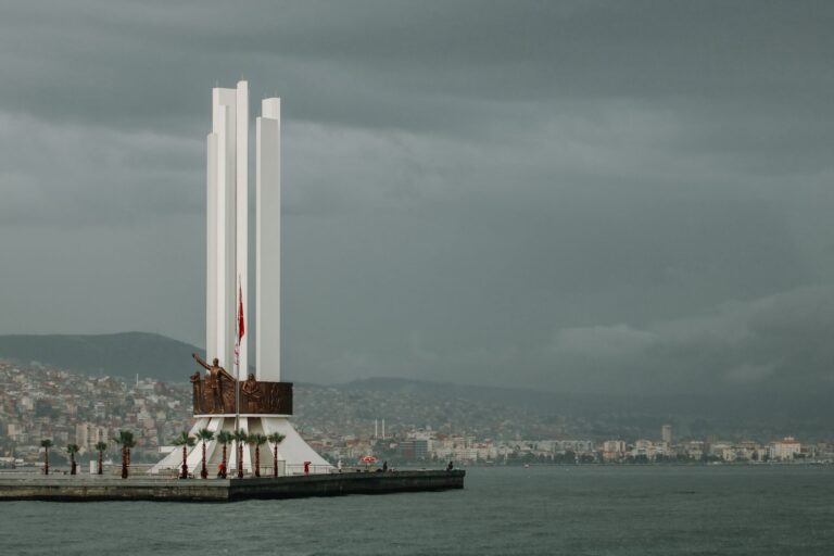 Mayor of Izmir, a Stronghold of Opposition, Joins Erdogan’s Party