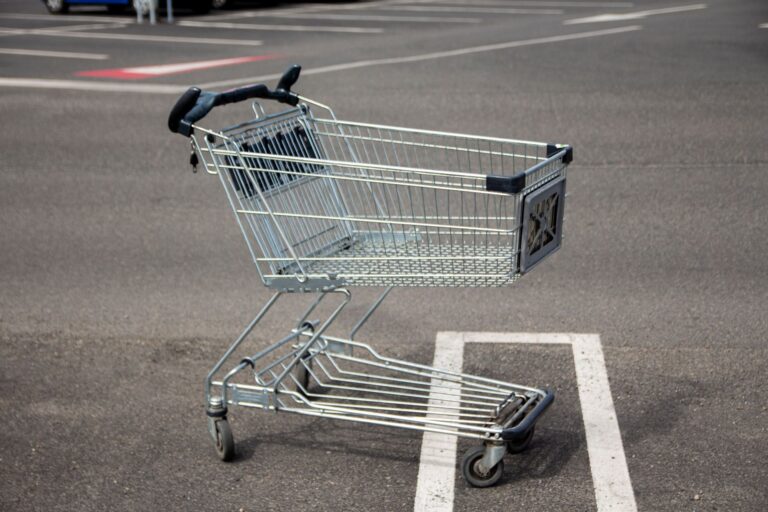 Shoplifters Abandon Stolen Goods in South Euclid Parking Lot