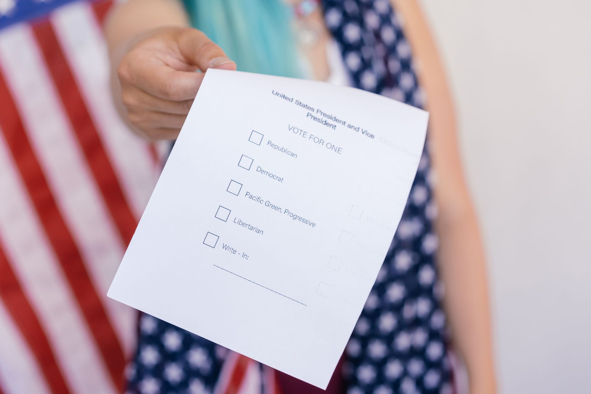 Democrats Hold Significant Advantage Over Republicans Amid Declining Trump Approval Ratings
