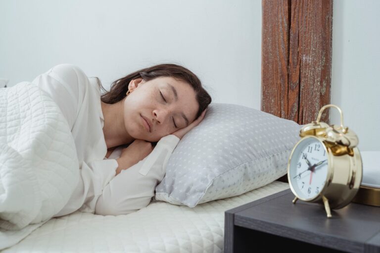 Hatch Sleep Clock Review: A Contactless Sleep Tracker