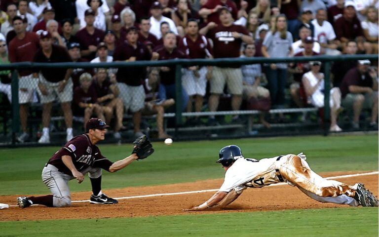 Baseball Fans Can Score Free Denny’s If Rare Play Occurs During World Series